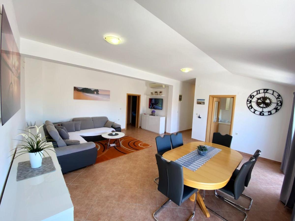 Apartments Saric Biograd na Moru Kültér fotó