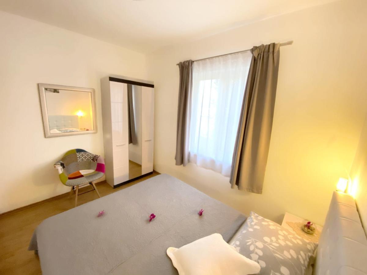 Apartments Saric Biograd na Moru Kültér fotó